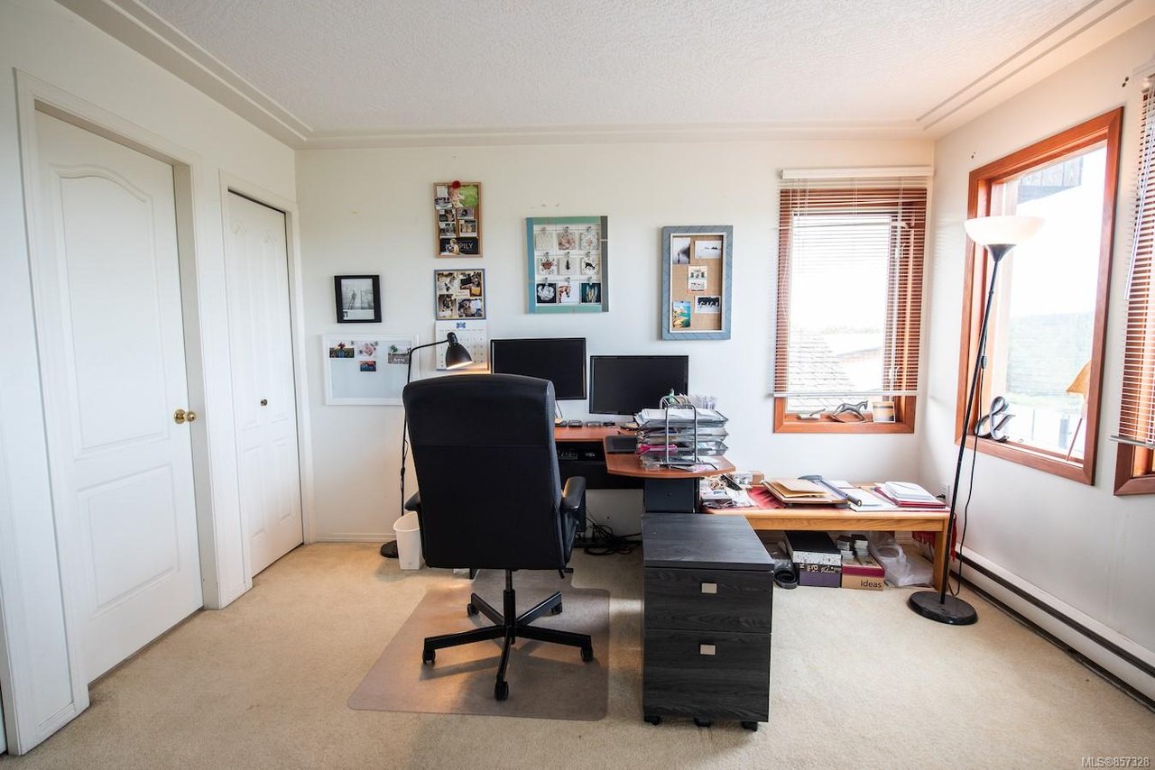 7081 Central Saanich Rd