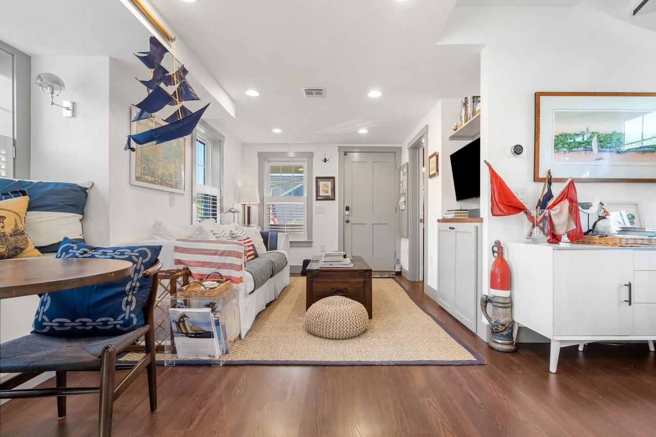 8 Cornish St