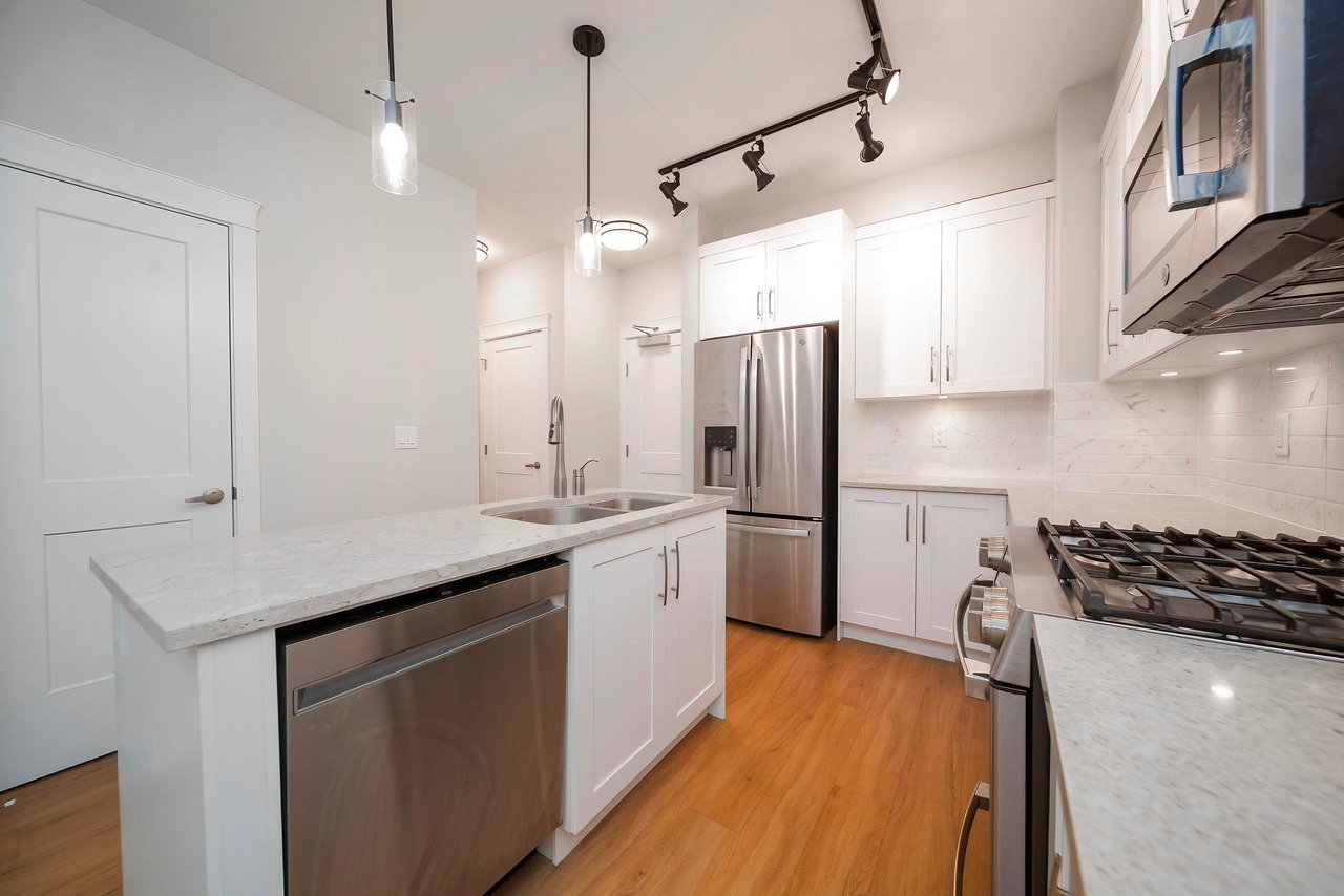 410-11077 Ravine Rd