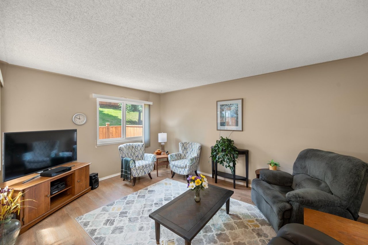 24-2830 W Bourquin Cres