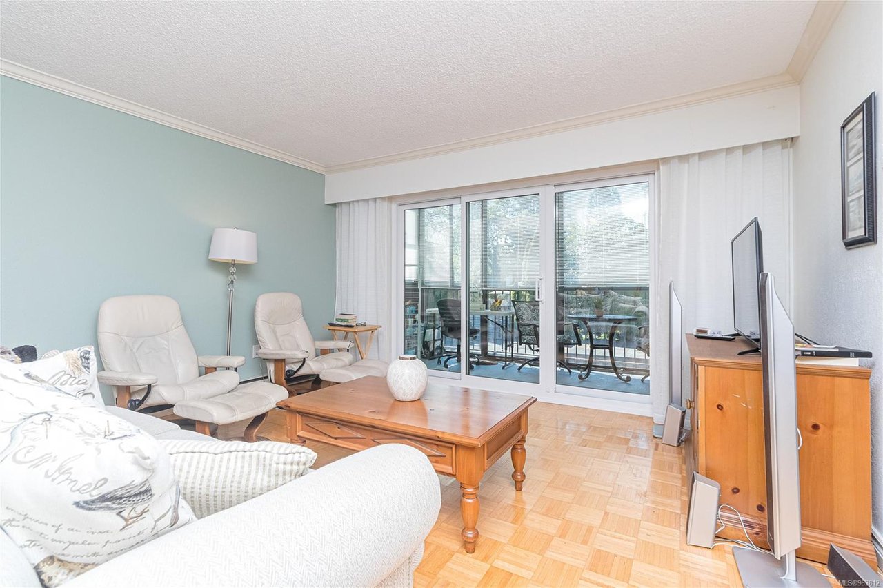 304-1665 Oak Bay Ave