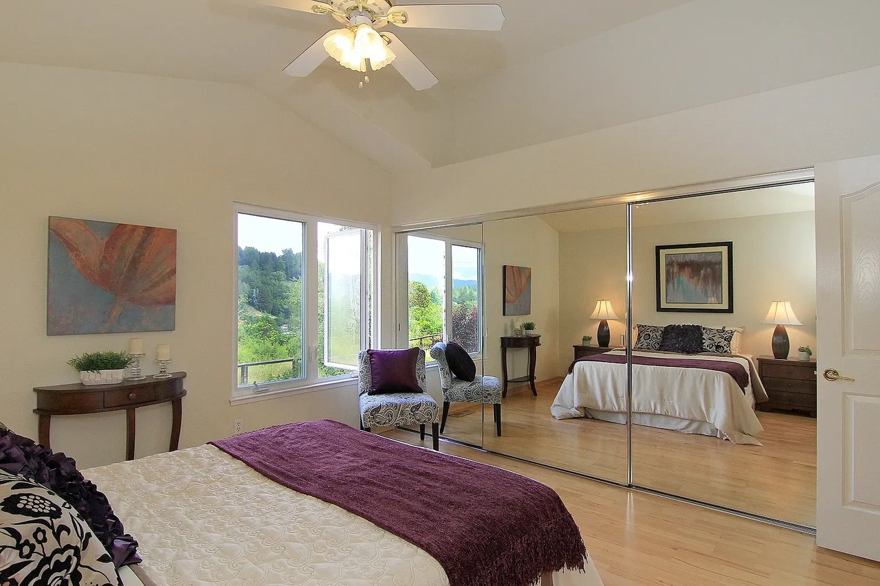 905 Coast Range Dr