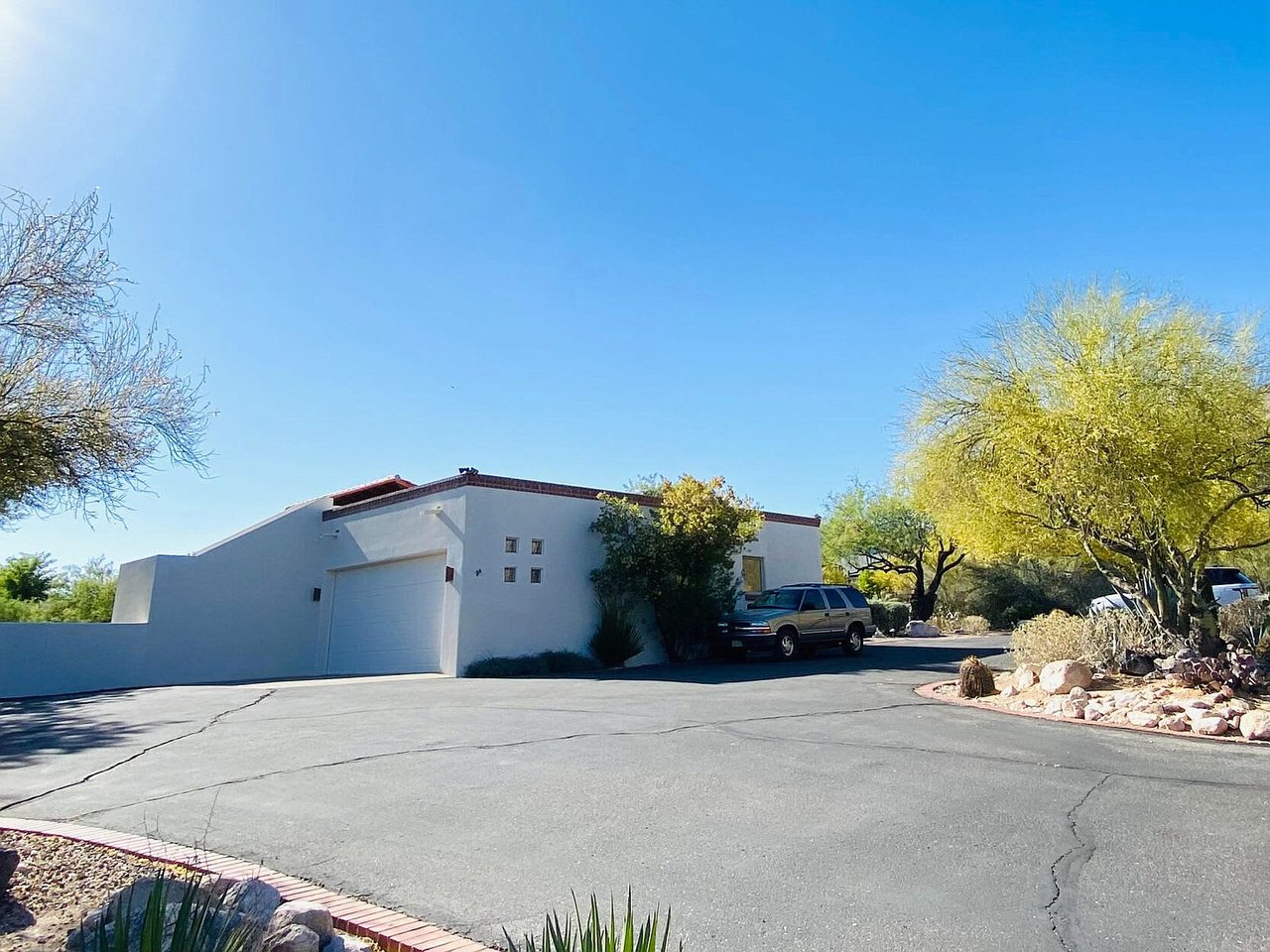 6621 N Mesa View Dr