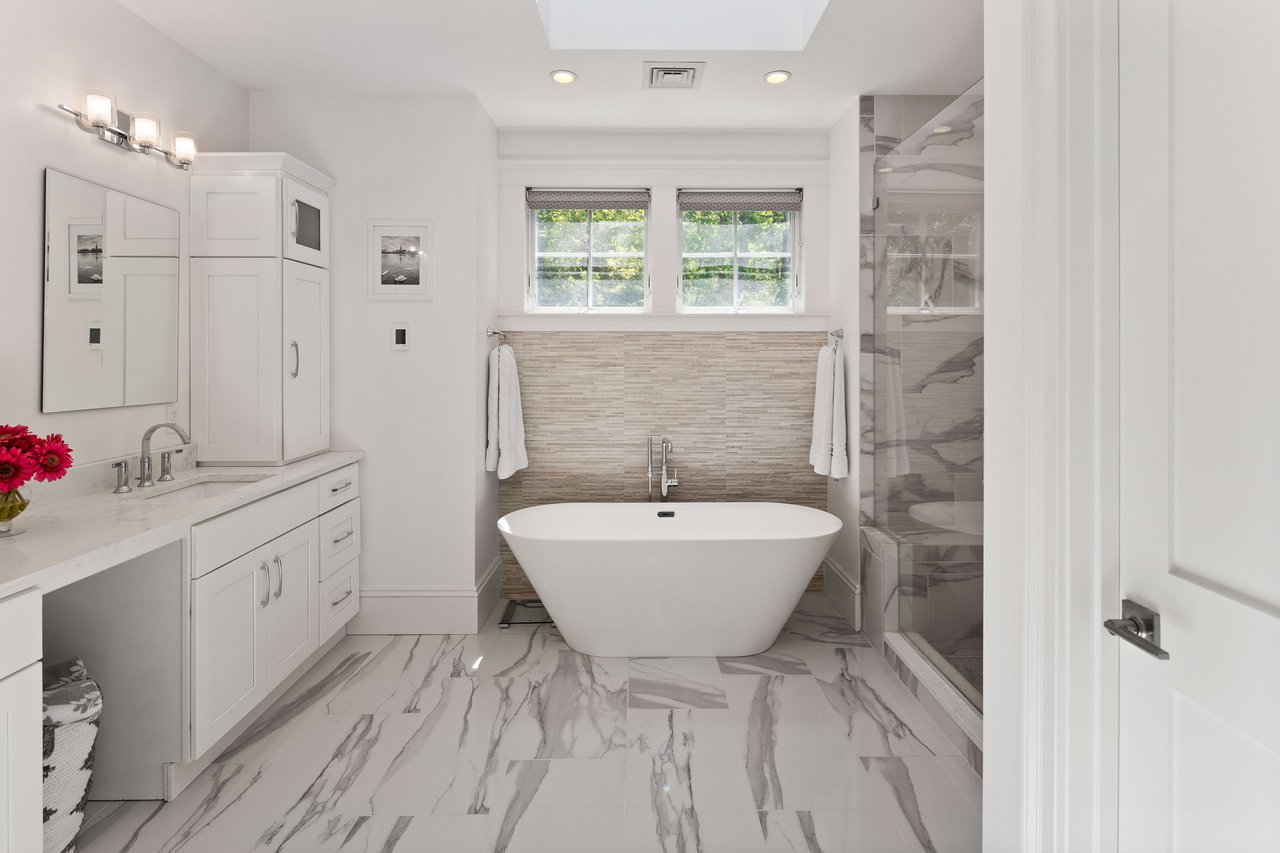 84 Robert Road, Marblehead
