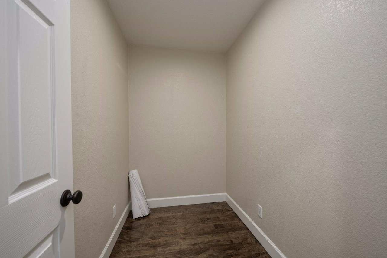 1093 Sunlite Dr