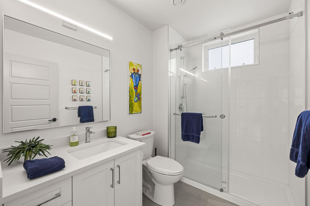 27-3385 Mamquam Rd