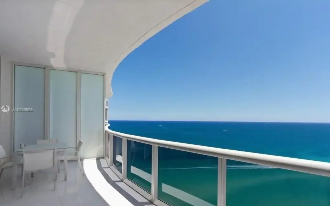 15901 Collins Ave #2607