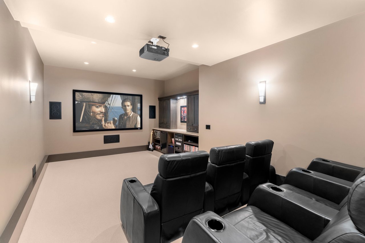 4528 Caulfeild Lane