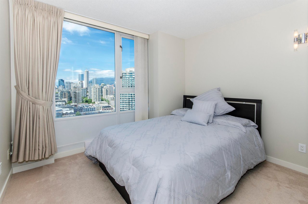 3207-1033 Marinaside Cres