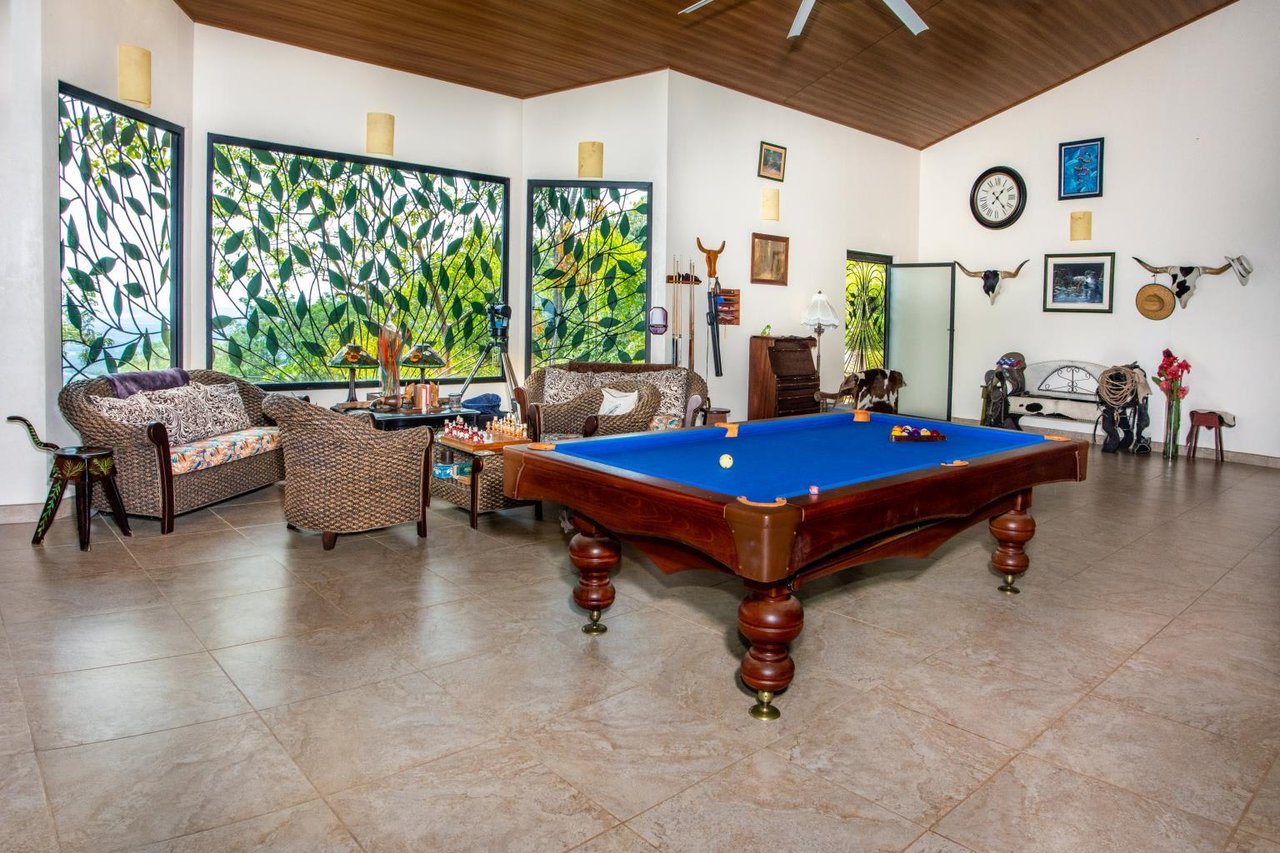 Incredible 7,000 Ft2 Ocean View Home With 200 Acre Reserve!