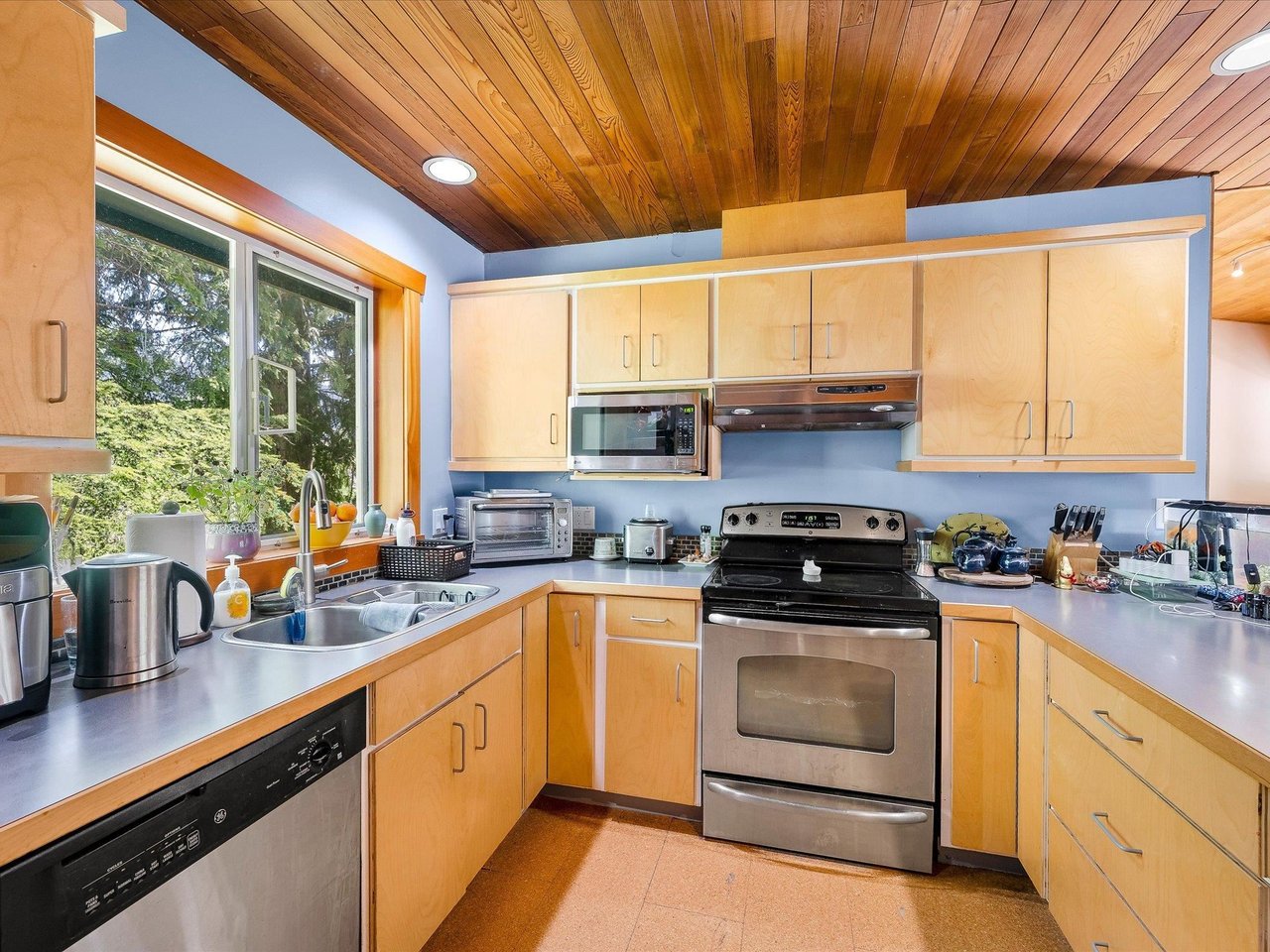 1349 Elmwood Dr