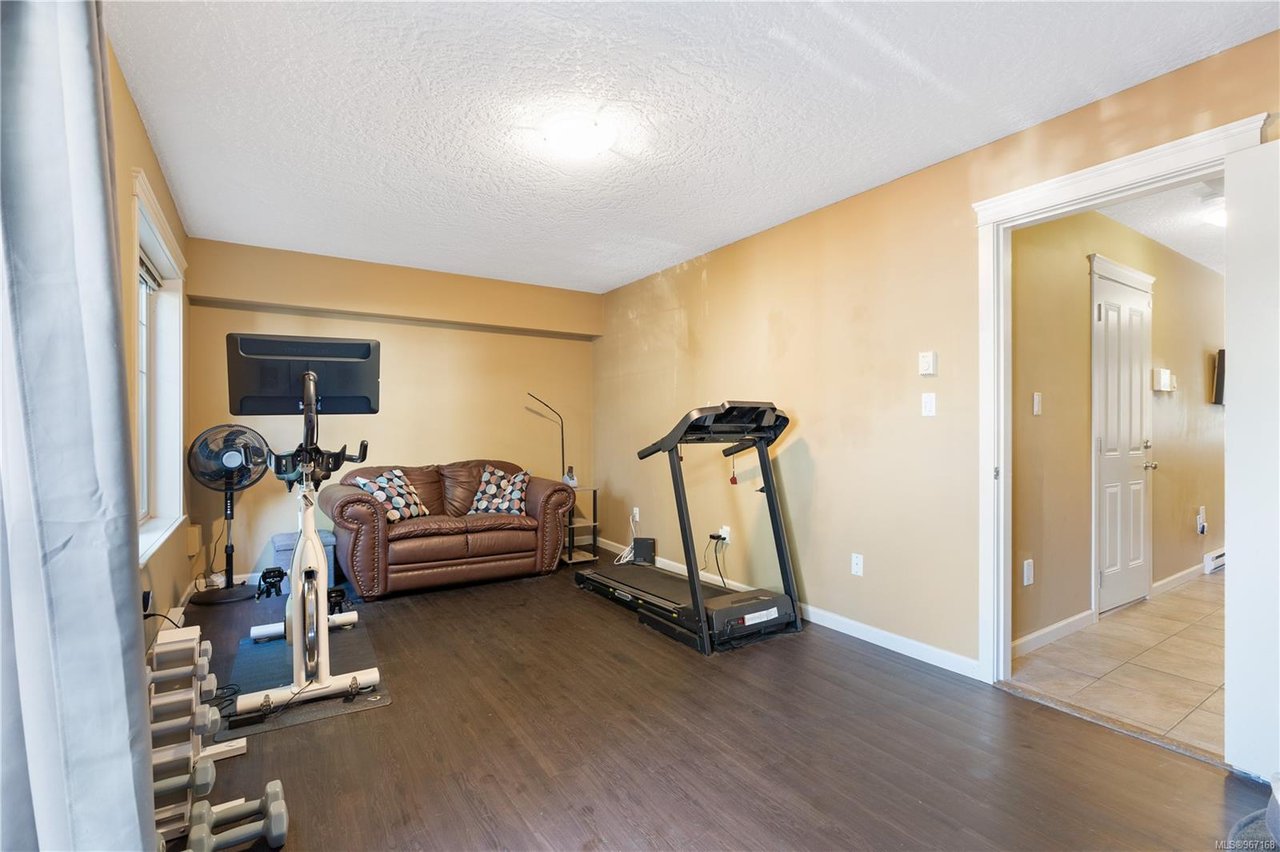 102-2920 Phipps Rd, Langford