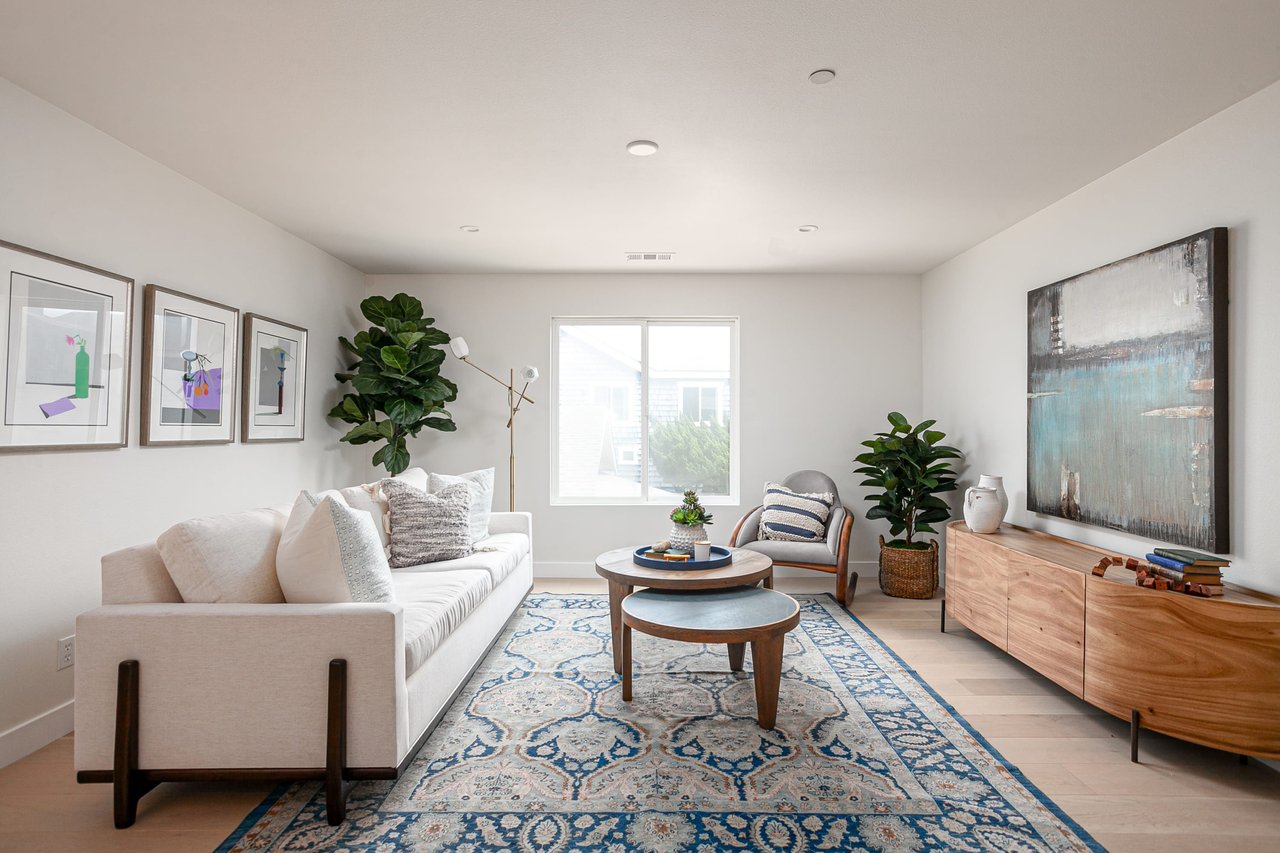 945 W Balboa Boulevard