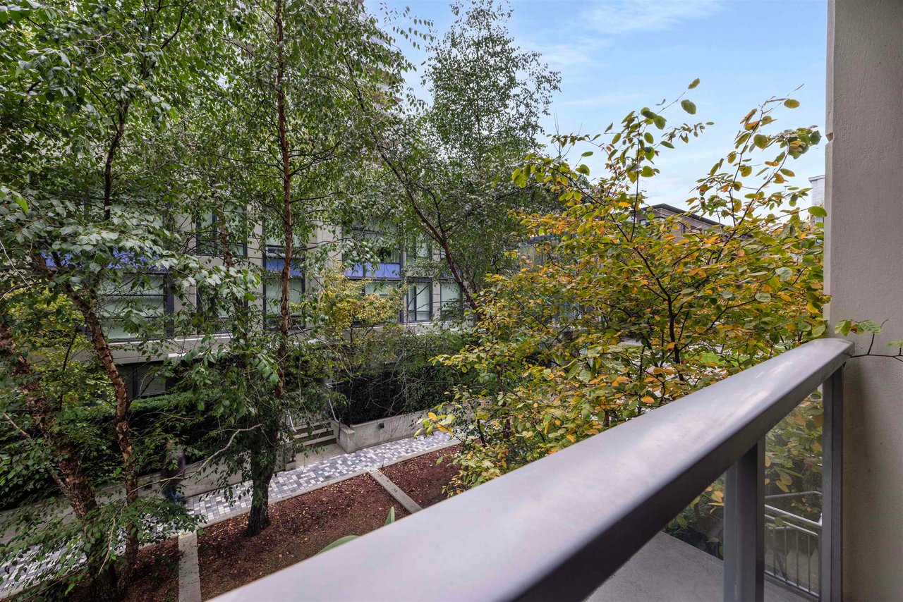 152 W 1st Ave
