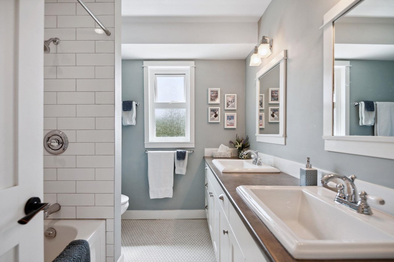 1253 Bracknell Cres