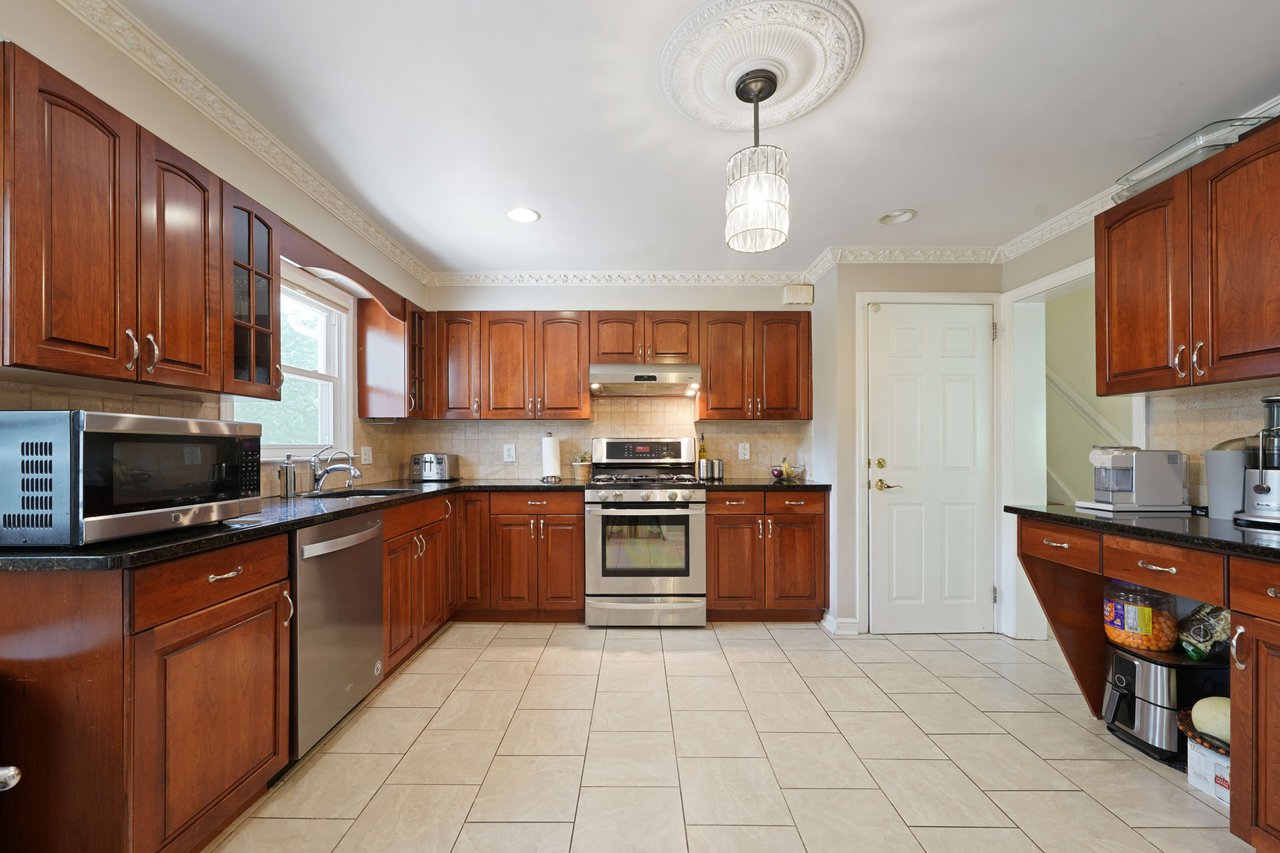 30 Silver Spring Rd