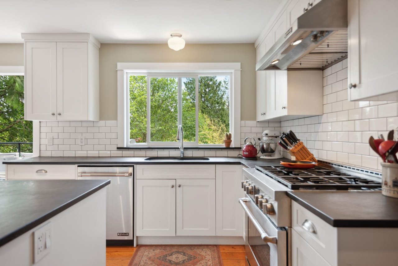 1253 Bracknell Cres