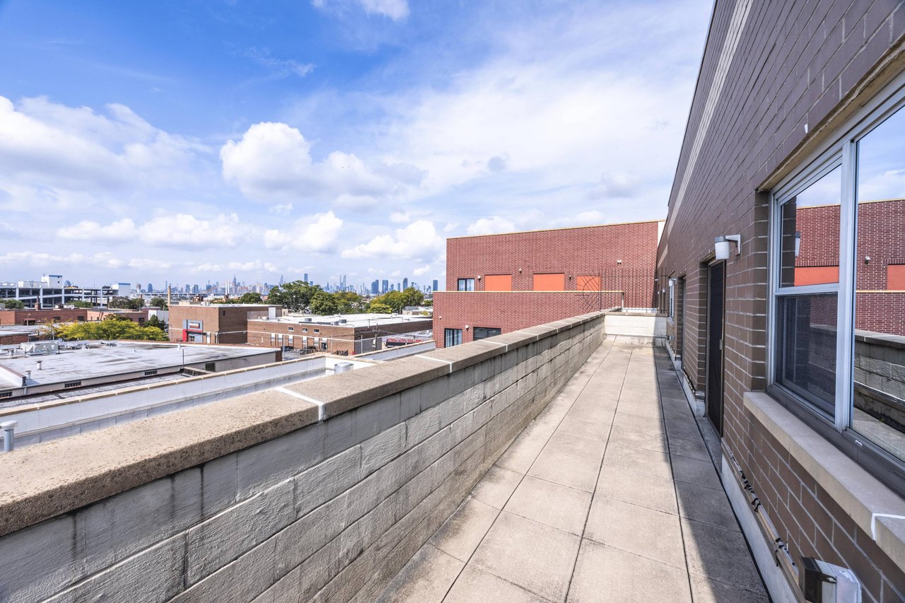 58 -48/46 59th - Office