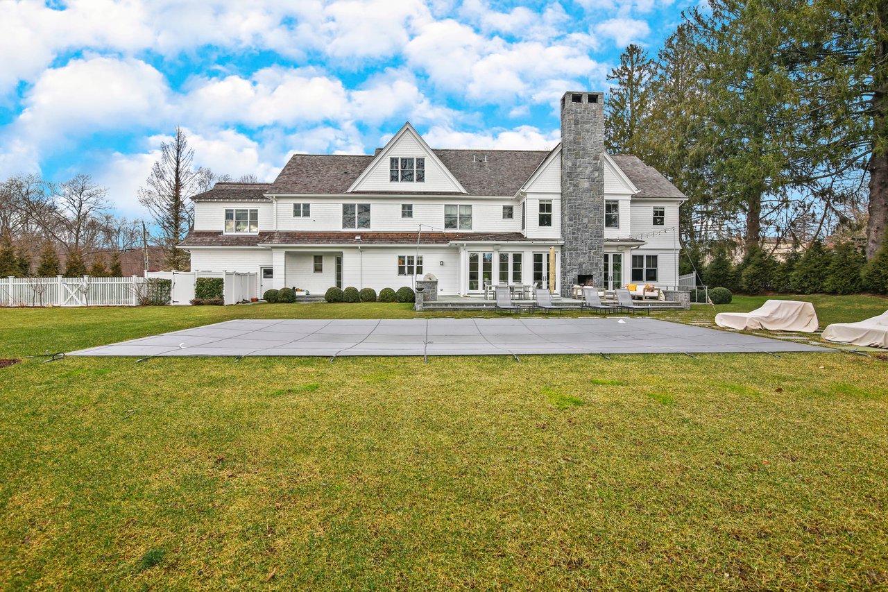18 Mayflower Parkway