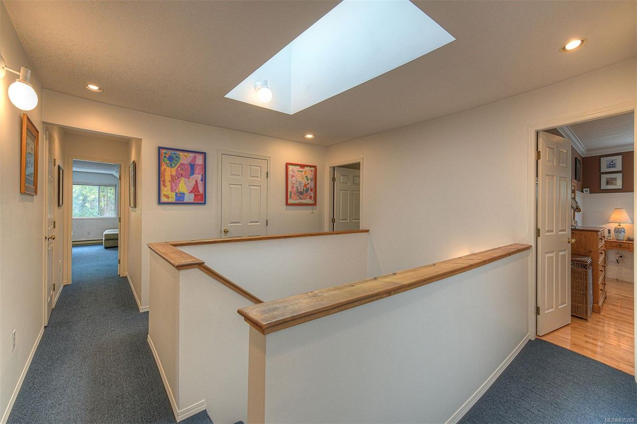 751 Helvetia Cres