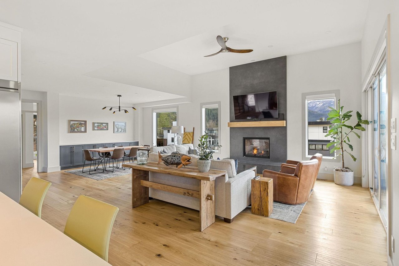 27-3385 Mamquam Rd