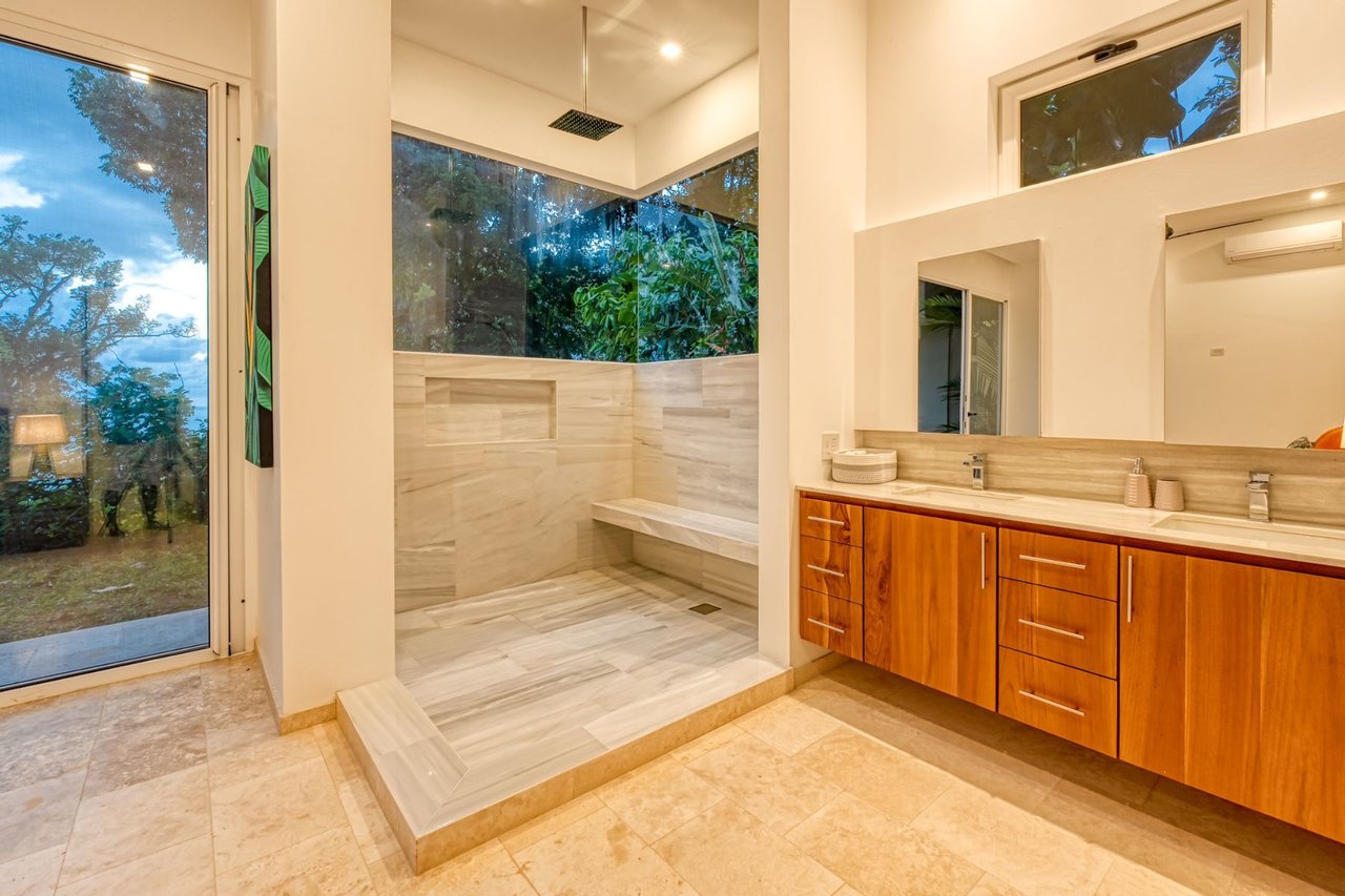 Modern Luxury Ocean View Home, Dominical, Puntarenas
