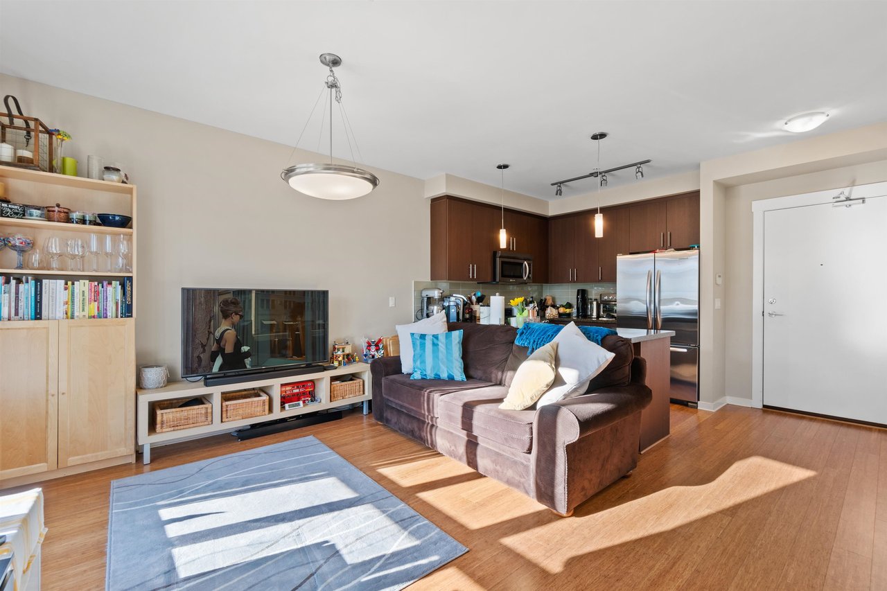 307-6077 London Rd