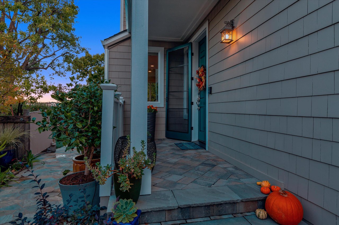 17 Crystal Creek Ct