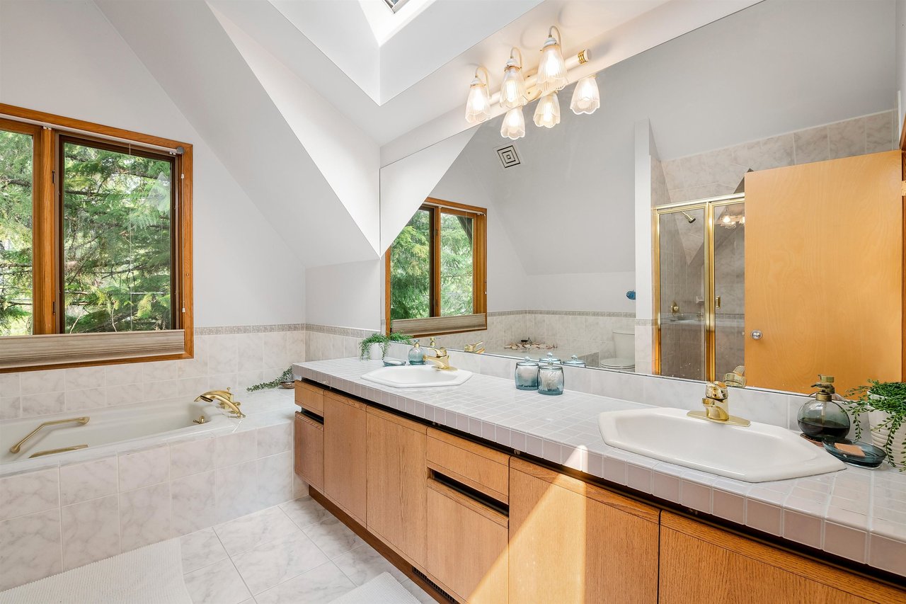3 Garibaldi Dr