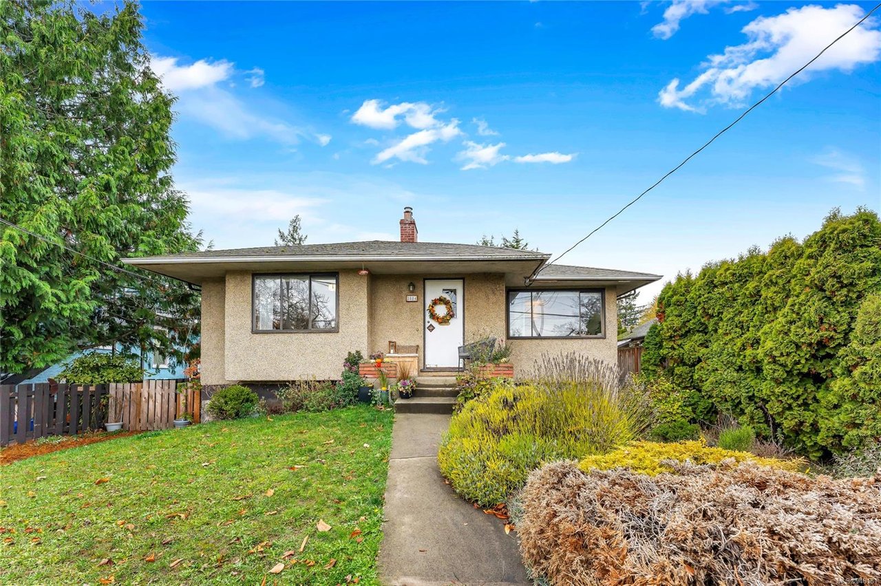 2884 Inez Dr