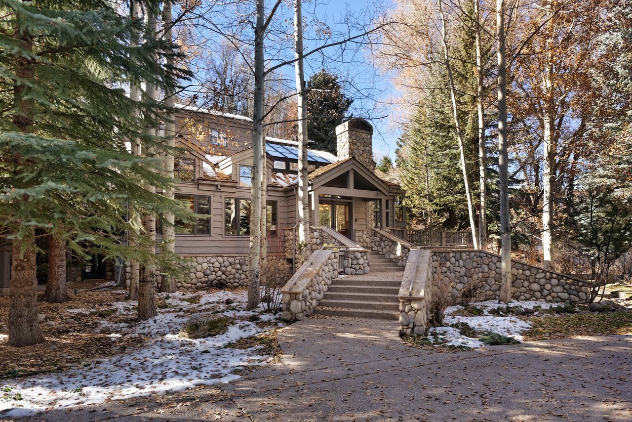 Peaceful One-Bedroom Guest House in Aspen!