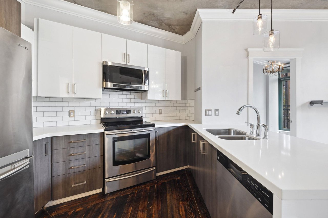 208-22 E Cordova St