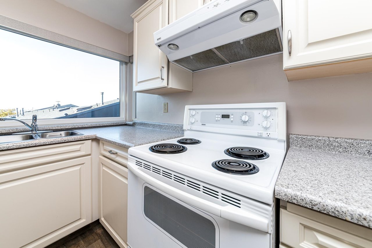 414-2366 Wall St
