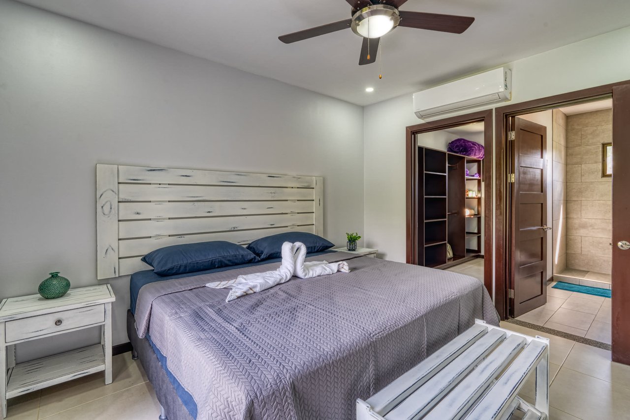 3 BEDROOM MODERN HOME WITH POOL WALKING DISTANCE TO EVERYTHING IN UVITA