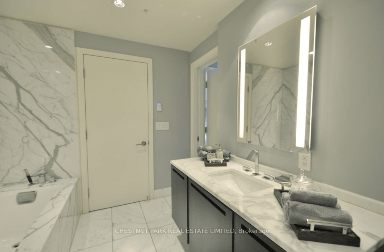 Suite 1804- 180 University Avenue