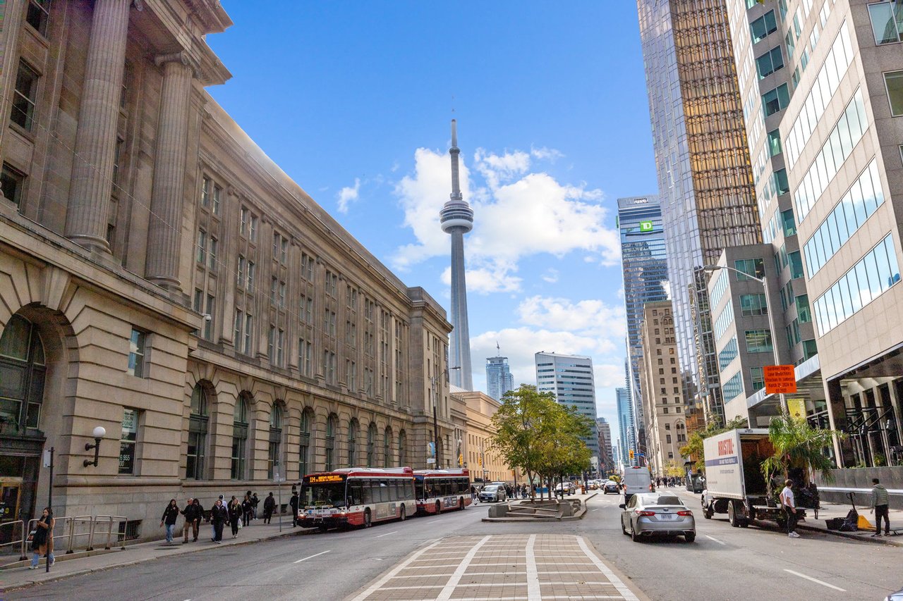 STUNNING PENTHOUSE IN ST. LAWRENCE MARKET AREA