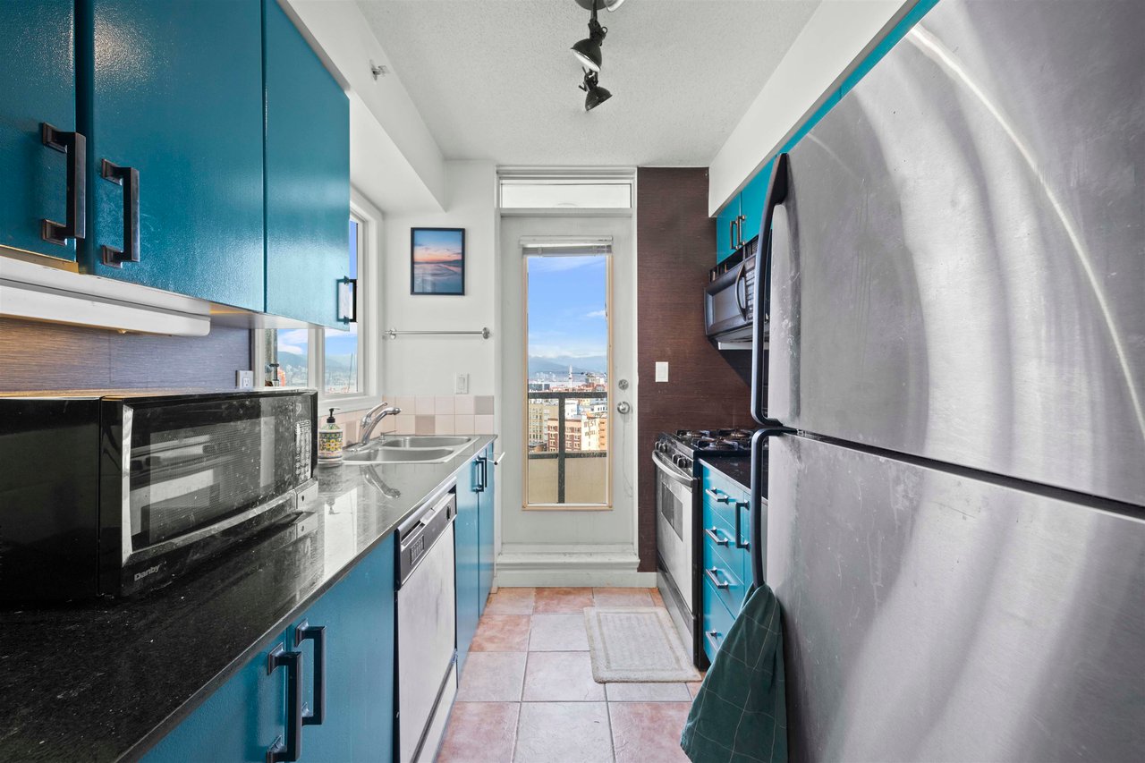 1905-63 Keefer Pl