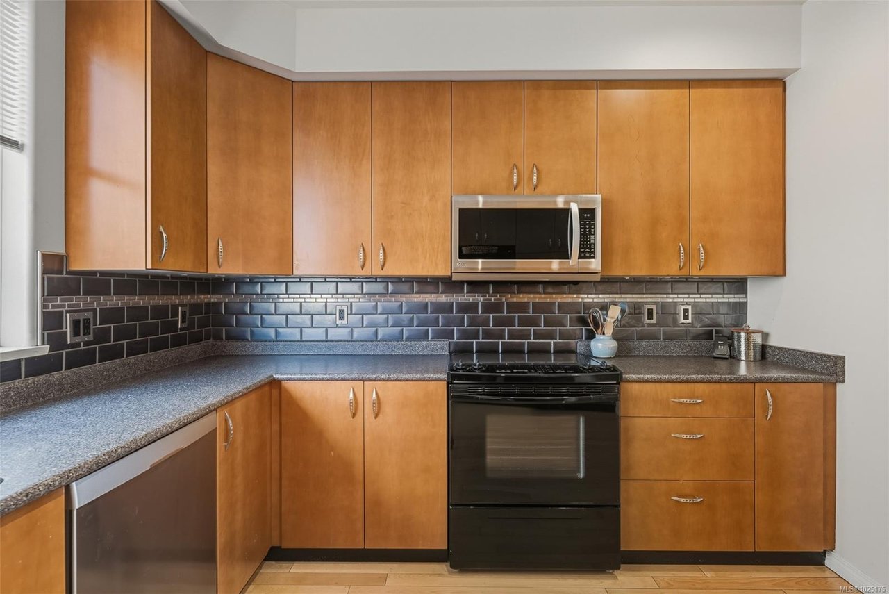 13-60 Dallas Rd, Victoria