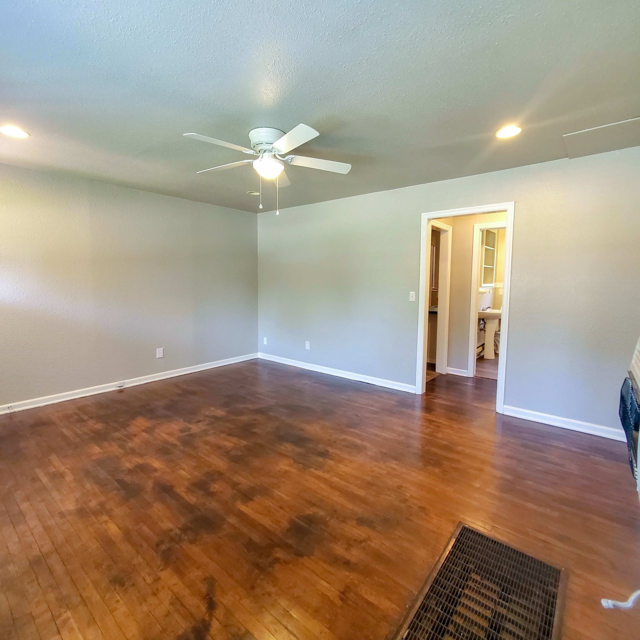 1028 W Wood 