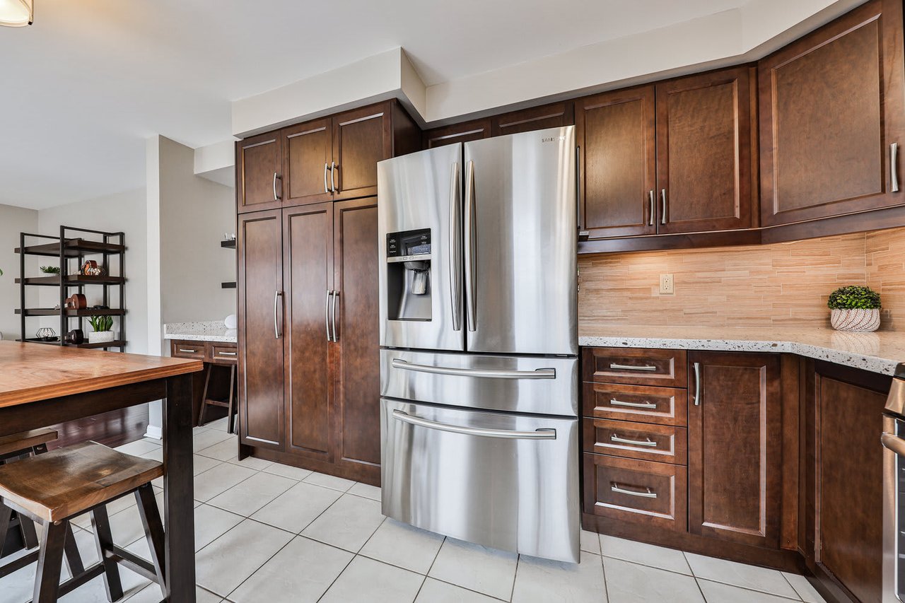 2582 FALKLAND Crescent, Oakville