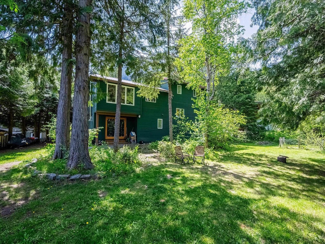 1349 Elmwood Dr