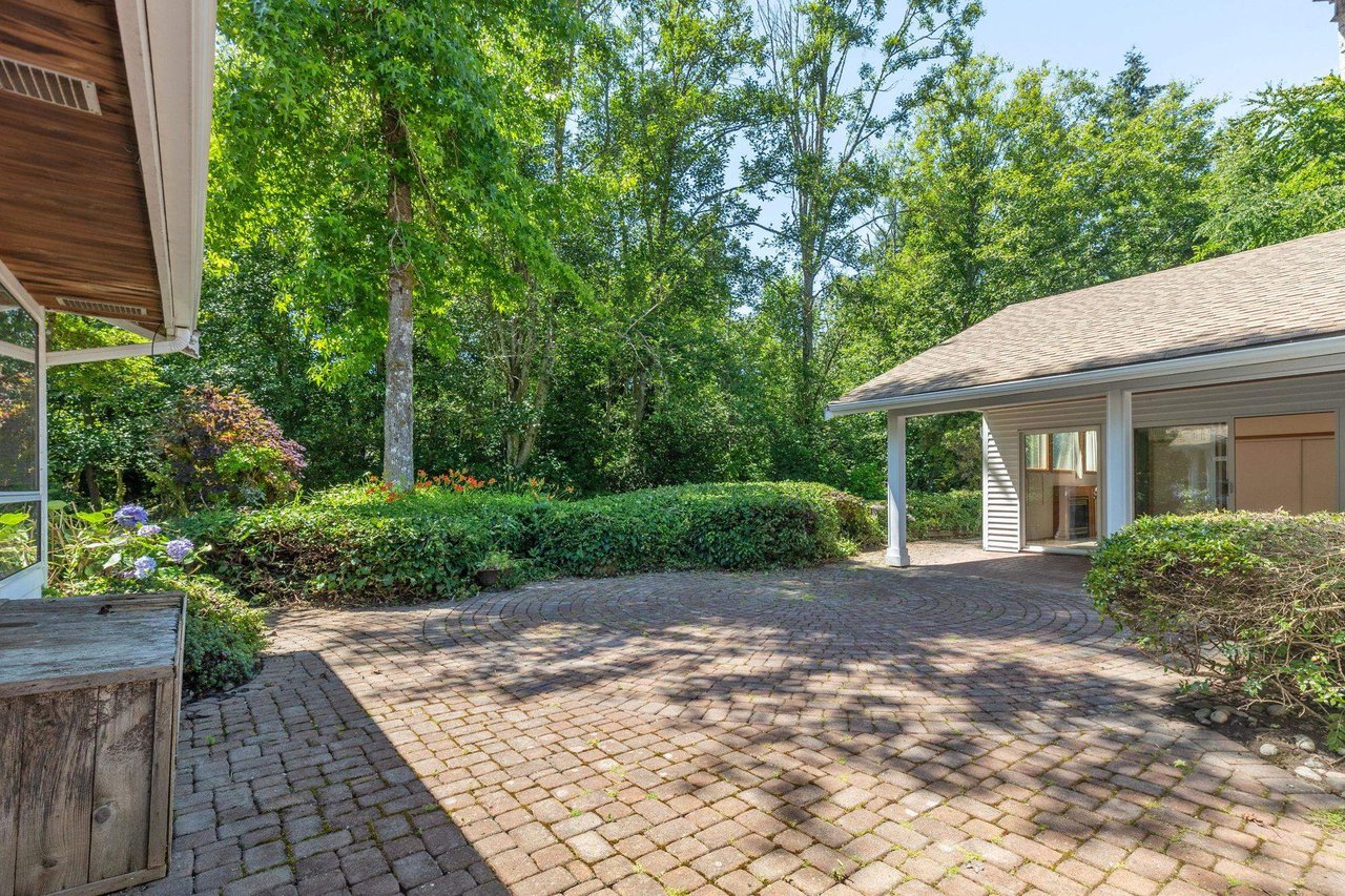 14324 25 Ave