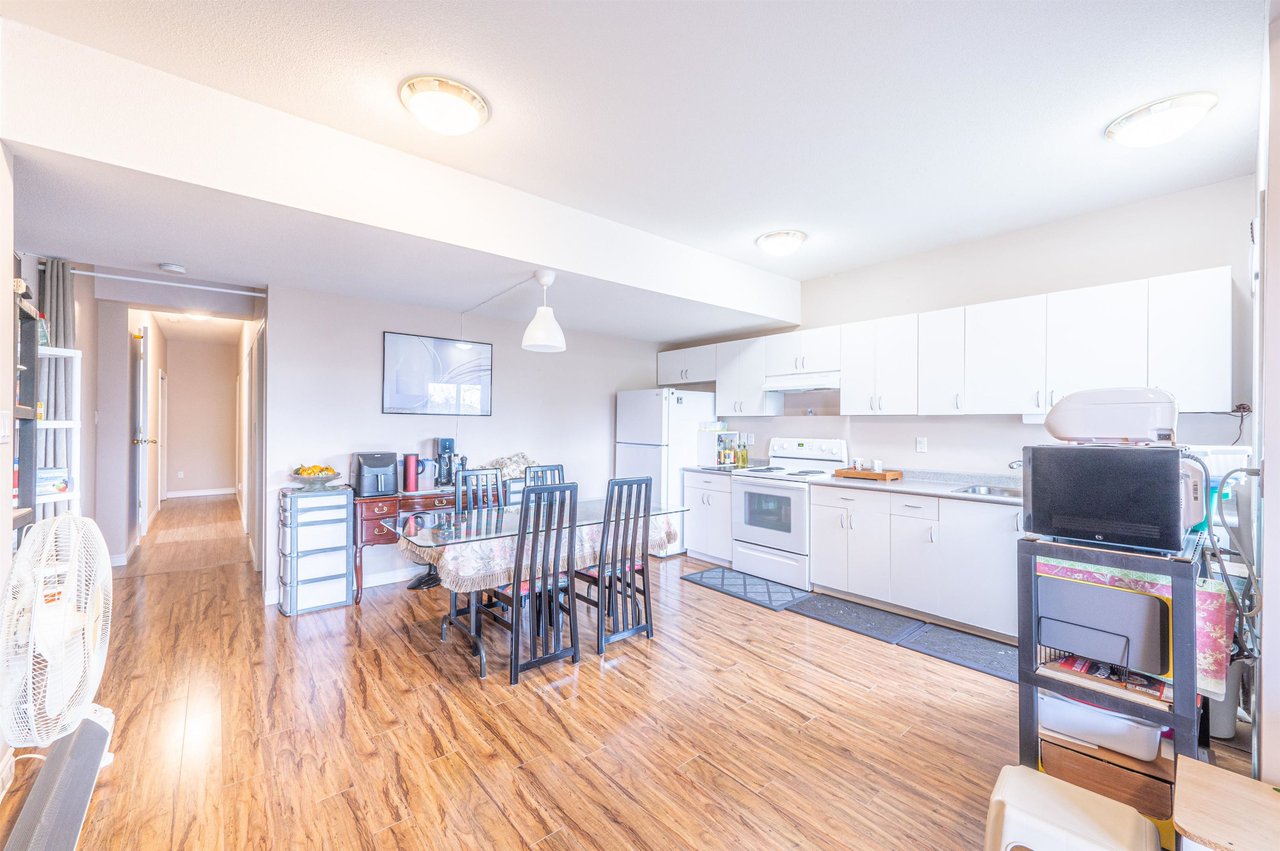 2588 Diamond Cres