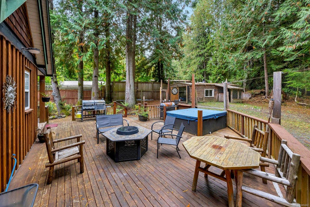 2726 Otter Point Rd