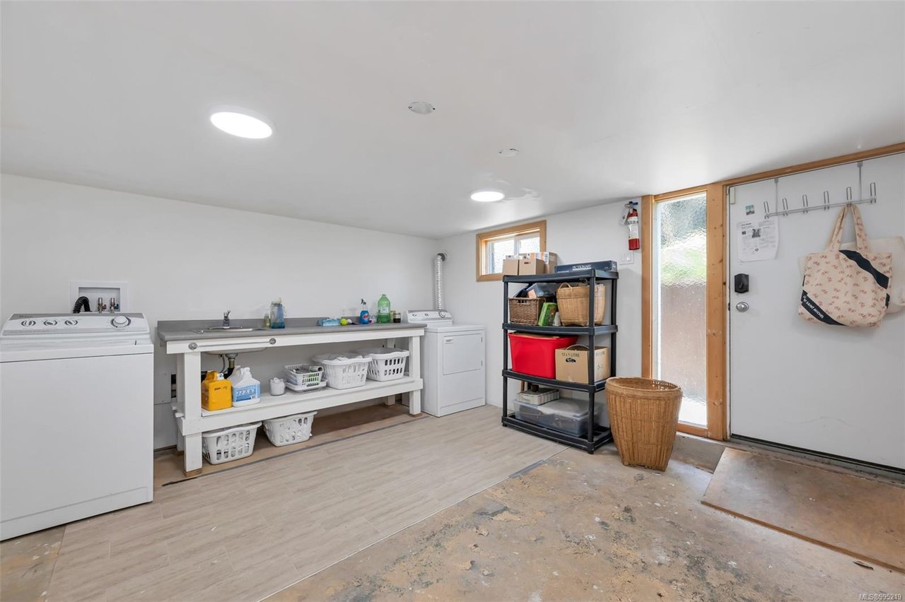 36 Tovey Cres, View Royal