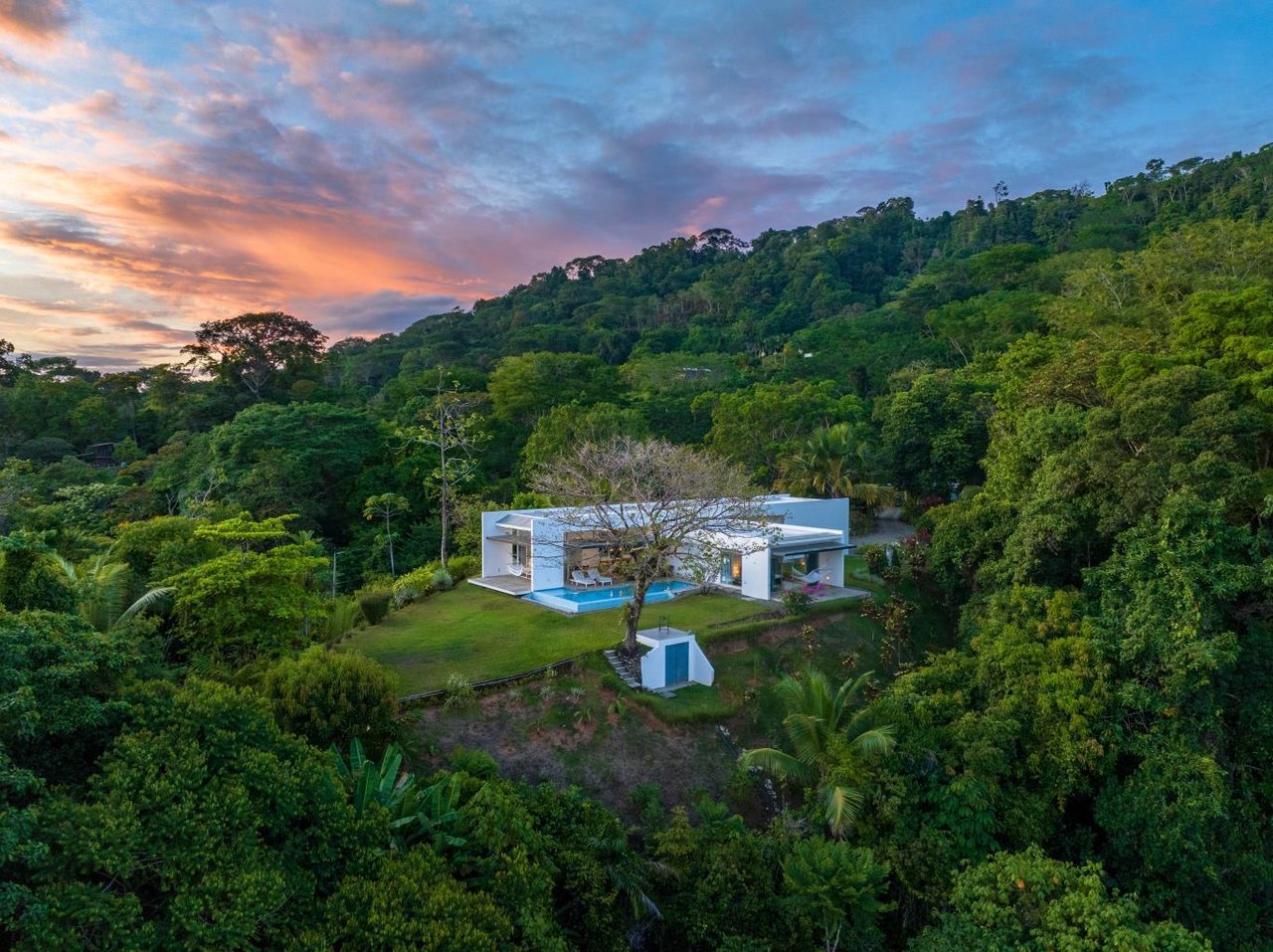 Mariposa , Luxury Modern Home With Guest House