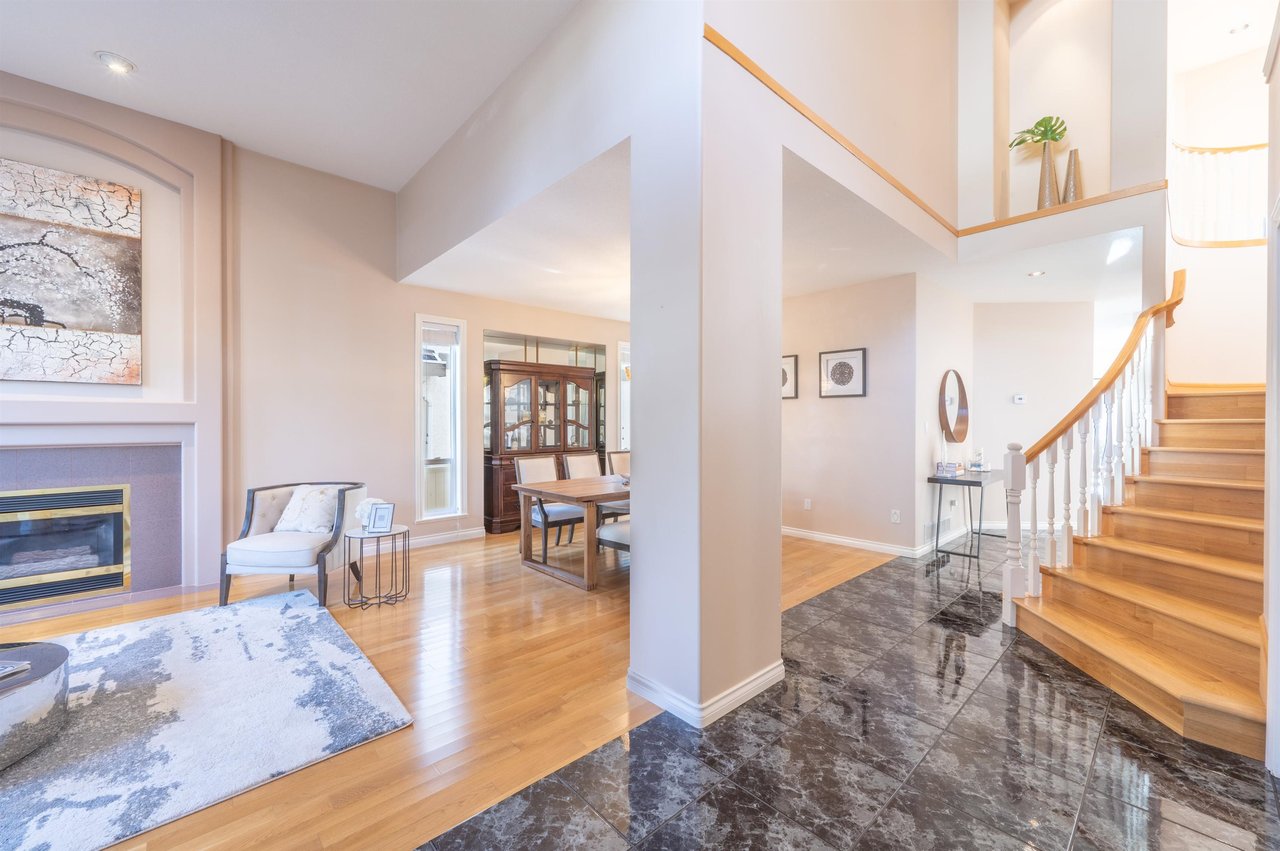 2588 Diamond Cres