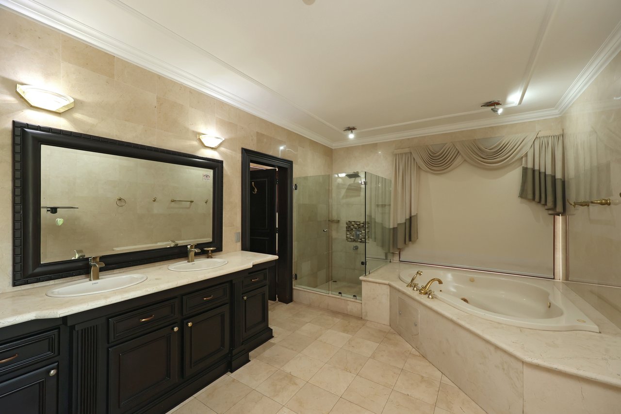Luxury City Estate, Curridabat, San Jose