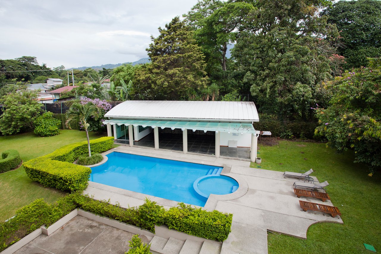 Mountain View Contemporary Apartment, Escazu, San Jose