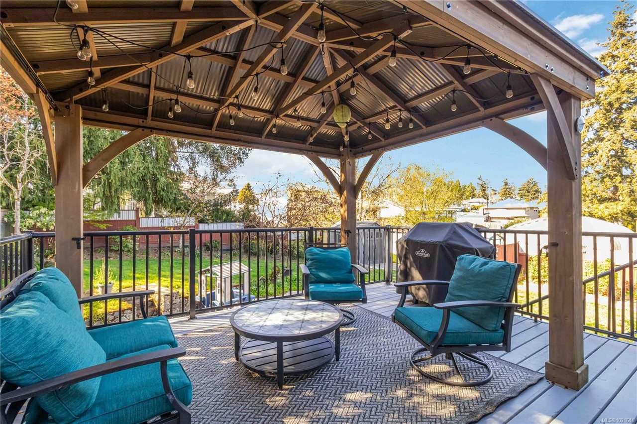 3738 Tillicum Rd